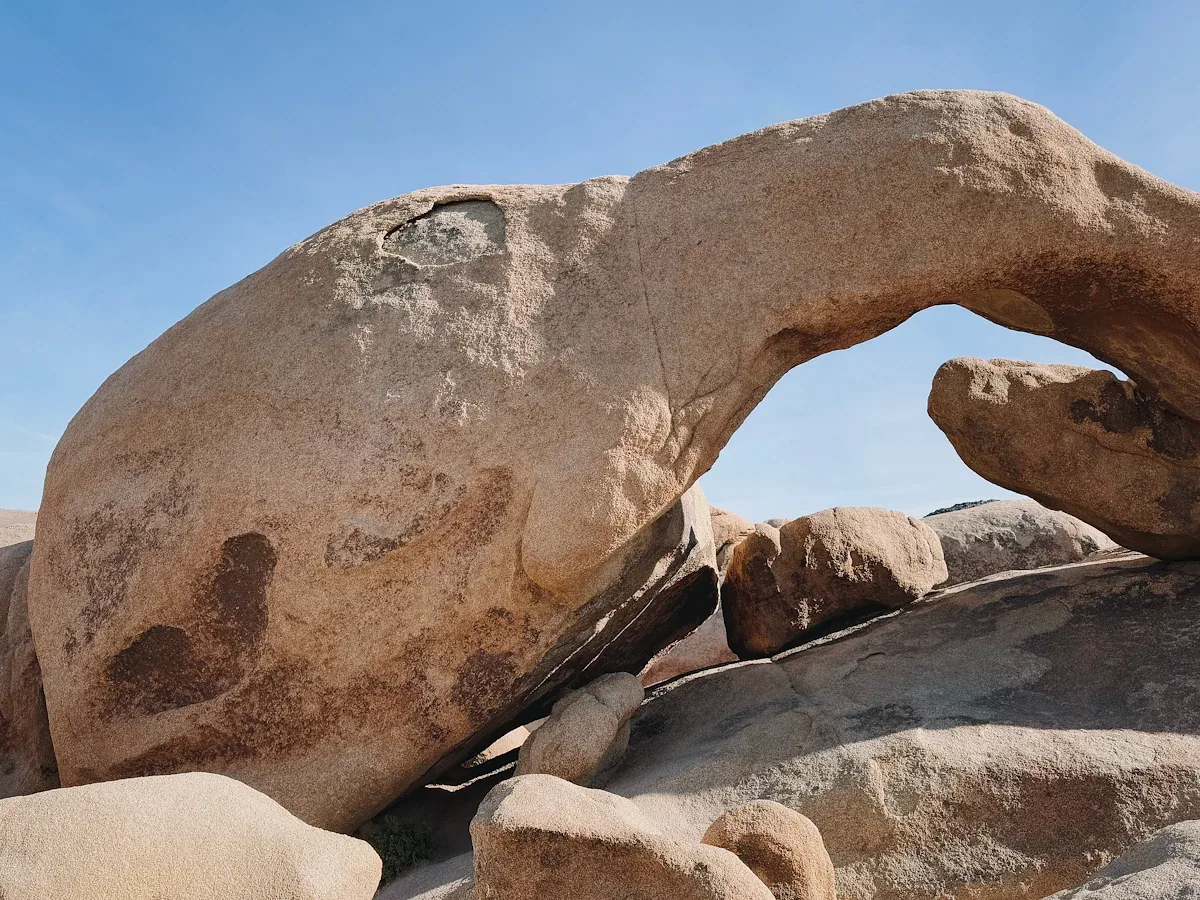 Arch Rock nestled among near-vertical fissures