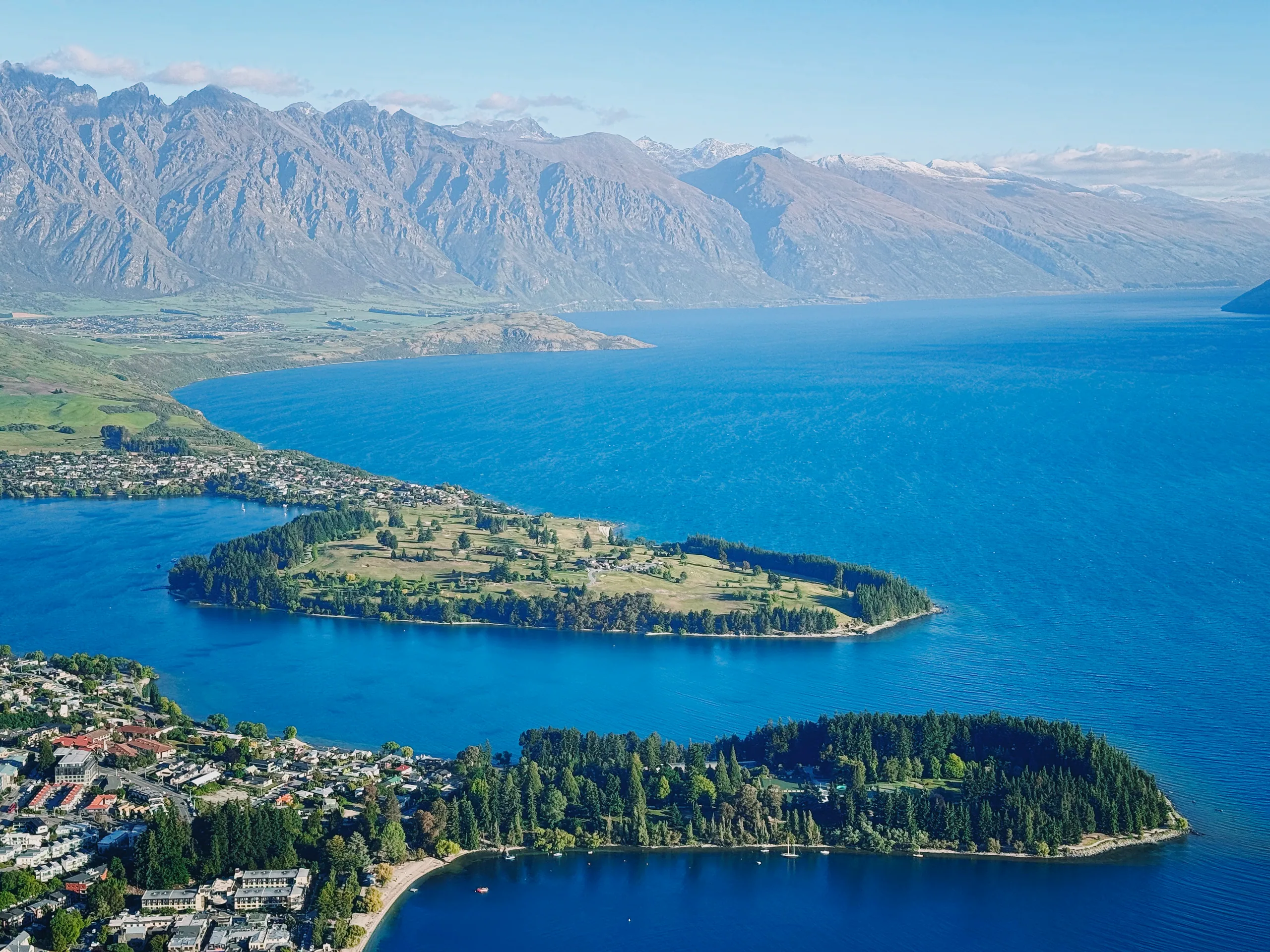 Panoramic views of the Queenstown Gardens and Golf Course peninsulas