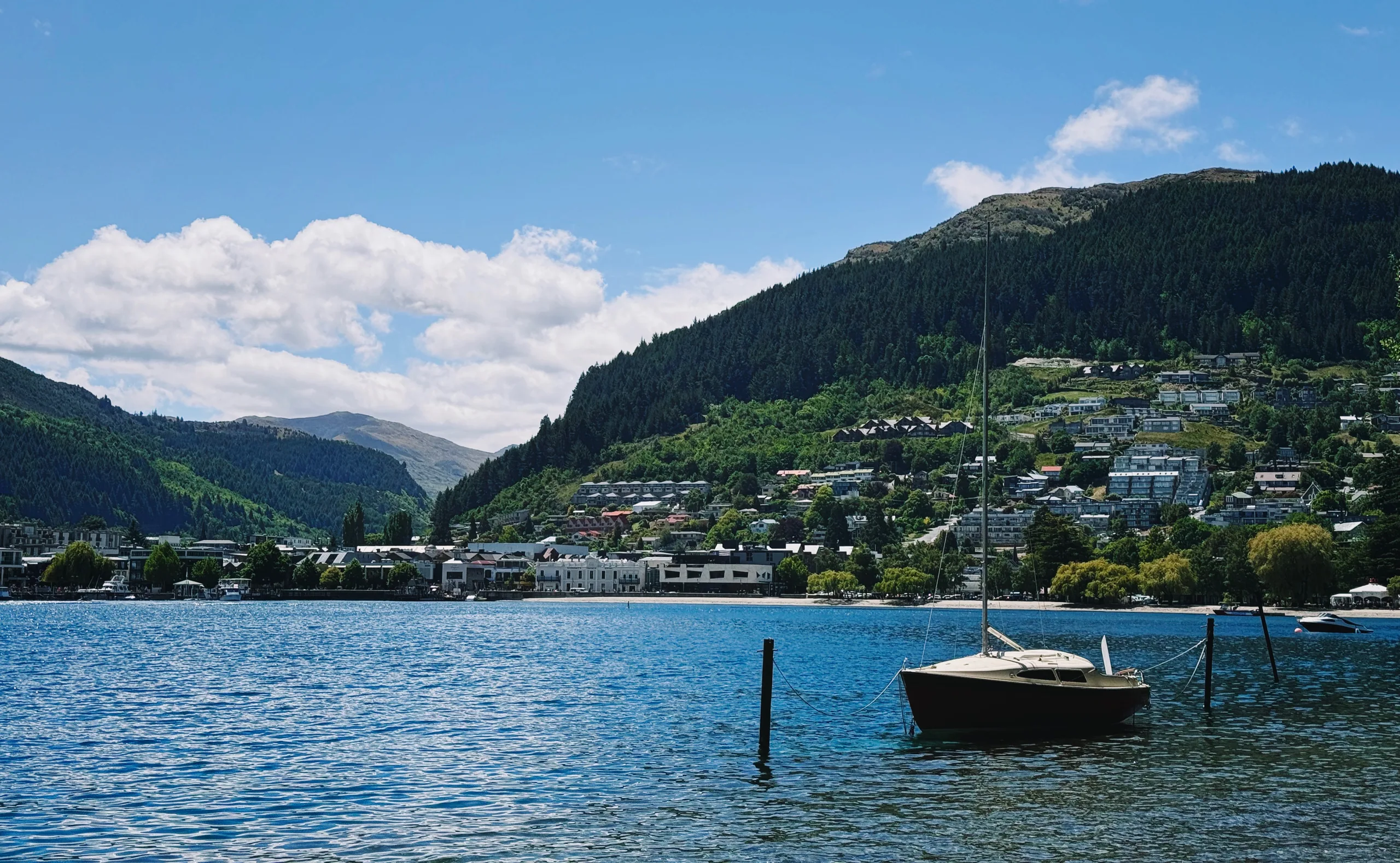 Queenstown and Lake Wakatipu surrounded by mountains at sunset